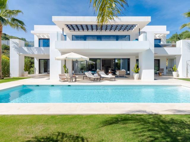 Casa de alto standing en venta Nueva Andalucia, España