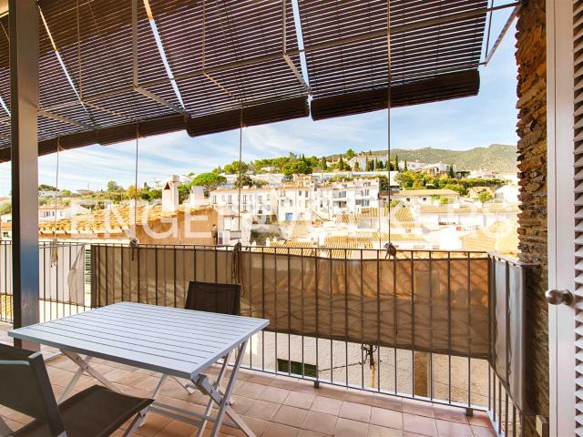 Casa de arquitecto con terraza con dos plazas de aparcamient. 167m² Cadaqués