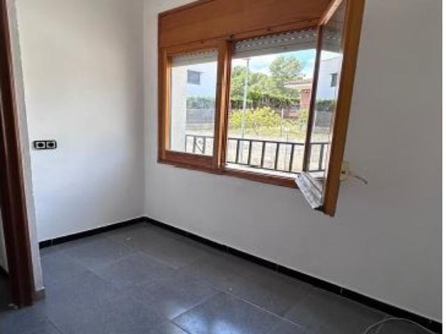 Casa de cuatro habitaciones con piscina y parcela de 696 m2 en Sant Muç, Rubí