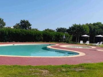 Casa de Campo moderna, c/ piscina, parrilla y amoblada. En Condominio