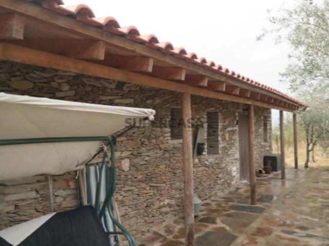Alojamento Rustico com 6000m2 de Terreno em Salavessa Nisa