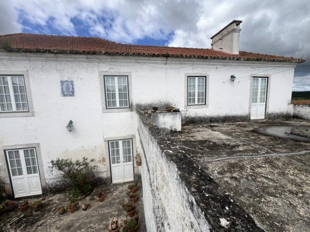 Casa de campo, arquitectura tradicional, c/ terreno de 19 400,00m2, 10 min. de Torres Vedras