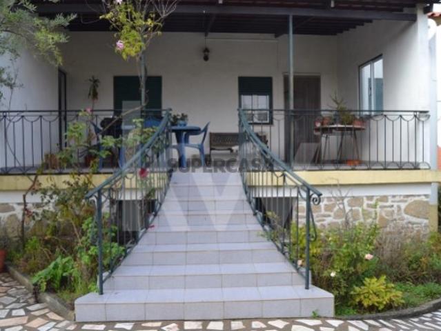 Moradia T3 com Terreno, garagem em Tinalhas