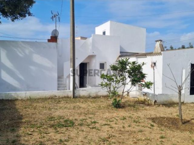 Casa de campo com várias divisões á venda em Luz de Tavira