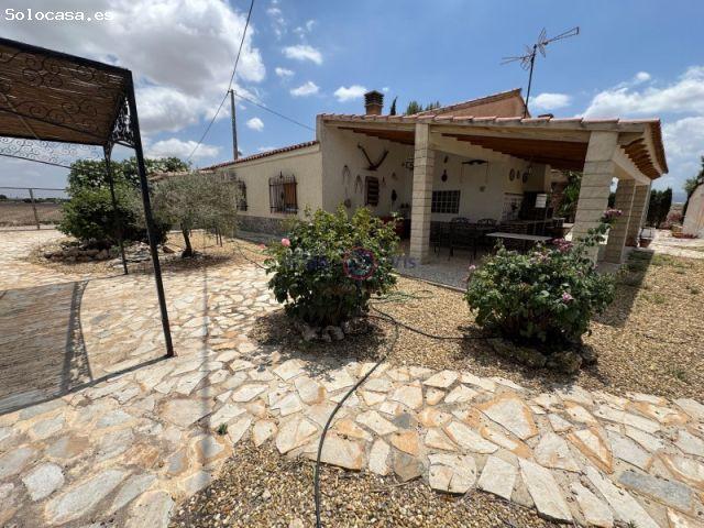 CASA DE CAMPO CON TRES DORMITORIOS EN TERCIA CON AMPLIOS JARDINES