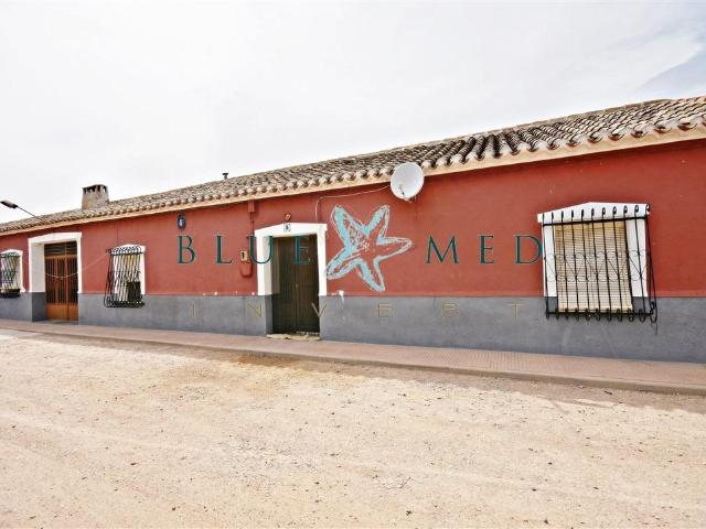 CASA DE CAMPO CON PARCELA DE 20.000 METROS EN EL PARETON