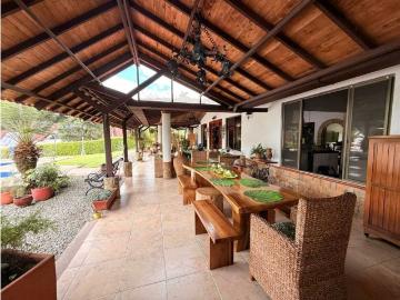 Casa de campo de alto standing de 3 dormitorios en venta Armenia, Colombia