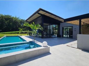 Casa de campo de alto standing de 3 dormitorios en venta Armenia, Colombia