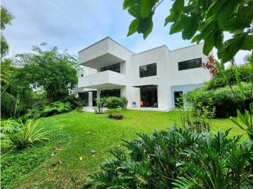Casa de campo de alto standing de 3 dormitorios en venta Armenia, Colombia