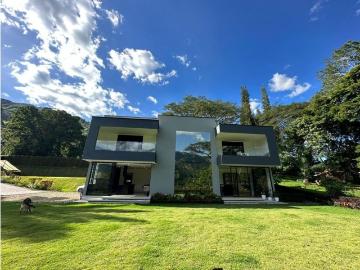 Casa de campo de alto standing de 3 dormitorios en venta Barbosa, Colombia