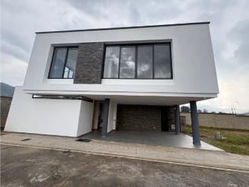 Casa de campo de alto standing de 3 dormitorios en venta La Ceja, Departamento de Antioquia