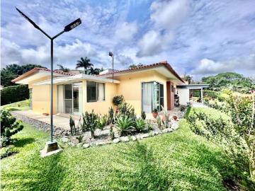 Casa de campo de alto standing de 3 dormitorios en venta Palestina, Colombia