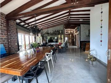 Casa de campo de alto standing de 3 dormitorios en venta Sabaneta, Colombia