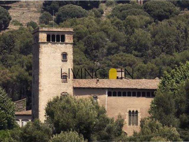 Casa de campo de alto standing de 16 dormitorios en venta Santa Coloma de Gramenet, Cataluña