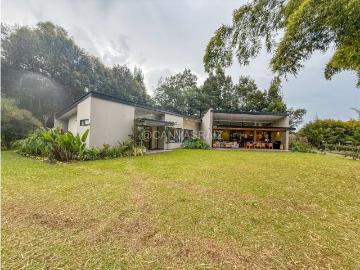 Casa de campo de alto standing de 2 dormitorios en venta Carmen de Viboral, Colombia