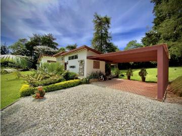 Casa de campo de alto standing de 2 dormitorios en venta Carmen de Viboral, Colombia