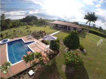 Casa de campo de alto standing de 7 dormitorios en venta La Tebaida, Colombia