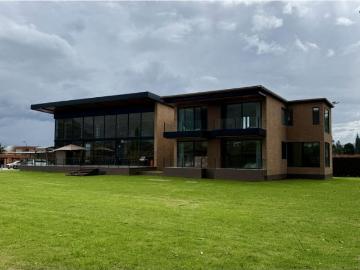 Casa de campo de alto standing de 4 dormitorios en venta Tenjo, Cundinamarca