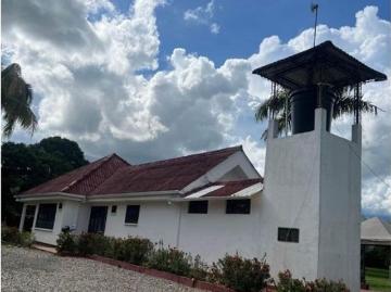 Casa de campo de alto standing de 4 dormitorios en venta Villavicencio, Departamento del Meta