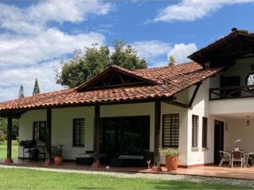 Casa de campo de alto standing de 4 dormitorios en venta Armenia, Colombia