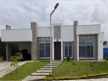 Casa de campo de alto standing de 4 dormitorios en venta Armenia, Colombia