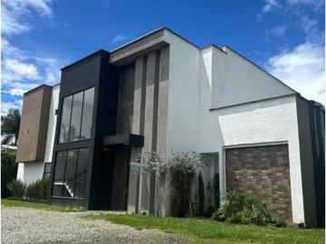 Casa de campo de alto standing de 4 dormitorios en venta Armenia, Quindío Department