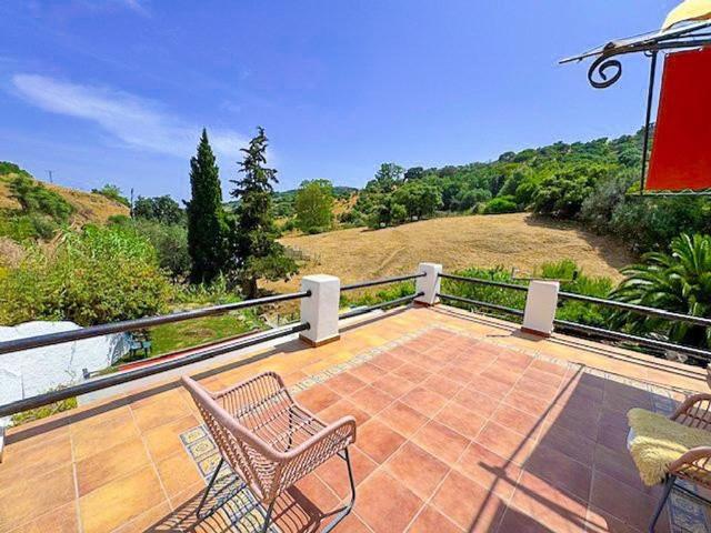 Casa de campo de alto standing de 4 dormitorios en venta Casares, Andalucía
