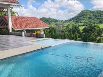 Casa de campo de alto standing de 4 dormitorios en venta Cereté, Colombia