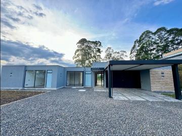 Casa de campo de alto standing de 4 dormitorios en venta Circasia, Colombia