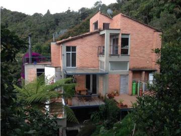 Casa de campo de alto standing de 4 dormitorios en venta Envigado, Colombia