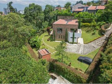 Casa de campo de alto standing de 4 dormitorios en venta Envigado, Colombia