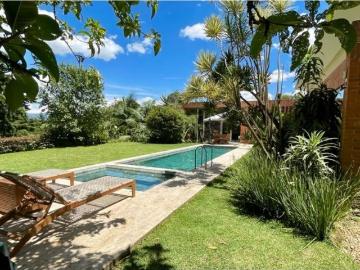 Casa de campo de alto standing de 4 dormitorios en venta Medellín, Colombia