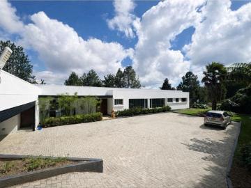 Casa de campo de alto standing de 4 dormitorios en venta Medellín, Colombia