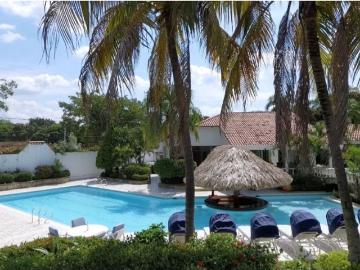 Casa de campo de alto standing de 4 dormitorios en venta Ricaurte, Cundinamarca