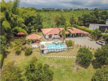 Casa de campo de alto standing de 4 dormitorios en alquiler Armenia, Colombia