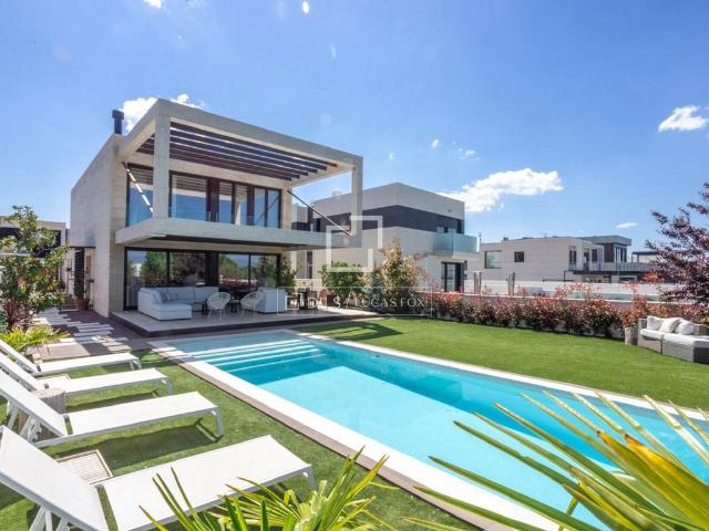 Casa de campo de alto standing de 550 m2 en alquiler Majadahonda, España
