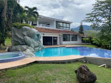 Casa de campo de alto standing de 5 dormitorios en venta Yumbo, Colombia