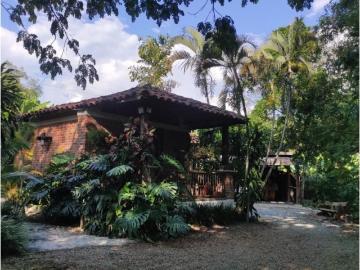 Casa de campo de alto standing de 5 dormitorios en venta Armenia, Colombia