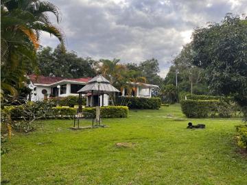 Casa de campo de alto standing de 5 dormitorios en venta Arbeláez, Colombia