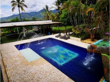 Casa de campo de alto standing de 5 dormitorios en venta Barbosa, Departamento de Antioquia