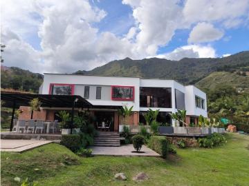 Casa de campo de alto standing de 5 dormitorios en venta Copacabana, Departamento de Antioquia
