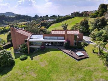 Casa de campo de alto standing de 5 dormitorios en venta Envigado, Colombia