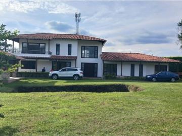 Casa de campo de alto standing de 6 dormitorios en venta Armenia, Colombia