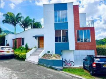 Casa de campo de alto standing de 6 dormitorios en venta Dos Quebradas, Colombia