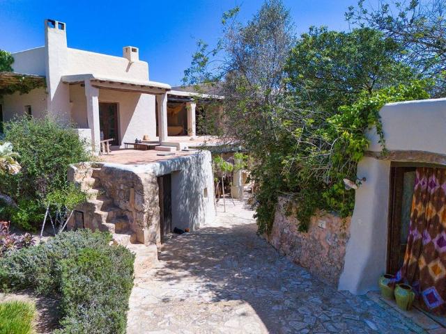 Casa de campo de alto standing de 6 dormitorios en venta San Juan Bautista, Baleares