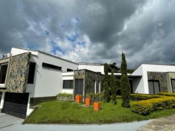 Casa de campo de alto standing de 732 m2 en venta KILOMETRO 4 VIA PEREIRA, Armenia, Quindío Department