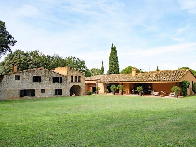 Casa de campo de alto standing de 950 m2 en venta Vulpellac, España