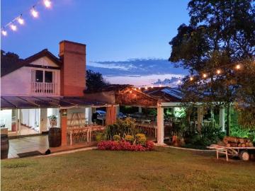 Casa de campo de alto standing de 9 dormitorios en venta Medellín, Colombia