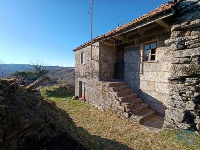 Casa de Campo em Castro Laboreiro e Lamas de Mouro de 96,00 m²