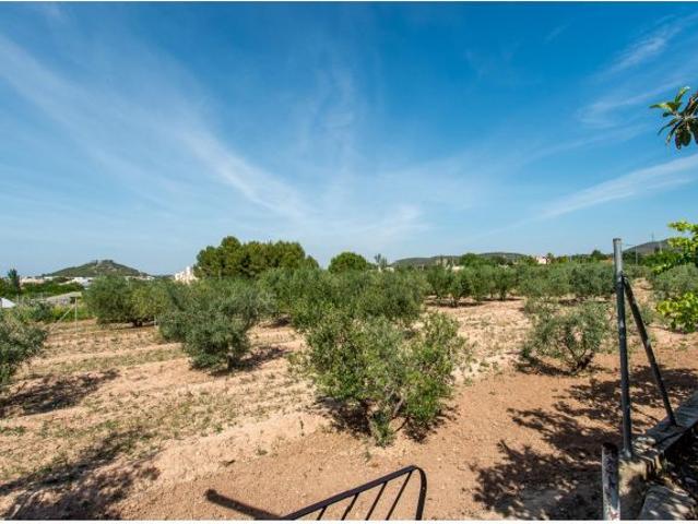 Casa de. campo en finca rustica de mas de 4.000m2 con piscina en Cehegin